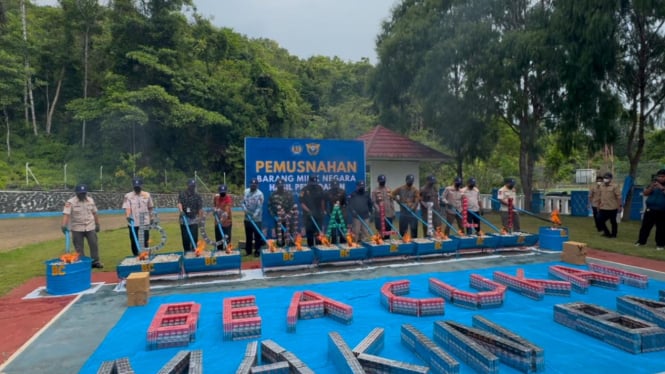 Bea Cukai Malili musnahkan Rokok dan MMEA ilegal