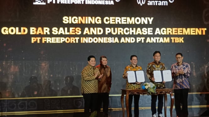 [dok. Prosesi penandatanganan perjanjian jual-beli emas antara PT Freeport Indonesia dan PT Antam, di kawasan Thamrin, Jakarta Pusat, Kamis, 7 November 2024]