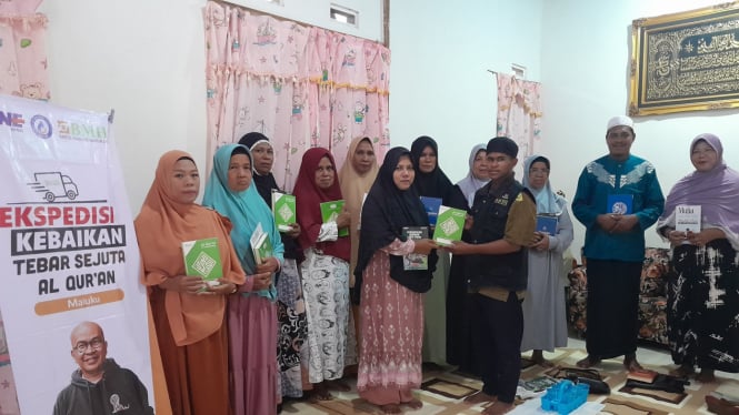 BMH Bagi-bagi Al-Quran di Pelosok Maluku (Doc: Istimewa)