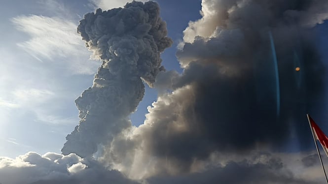 Erupsi Gunung Lewotobi Laki-Laki