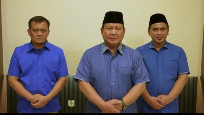 Presiden Prabowo Subianto bersama Cagub Cawagub Jateng Luthfi-Gus Yasin