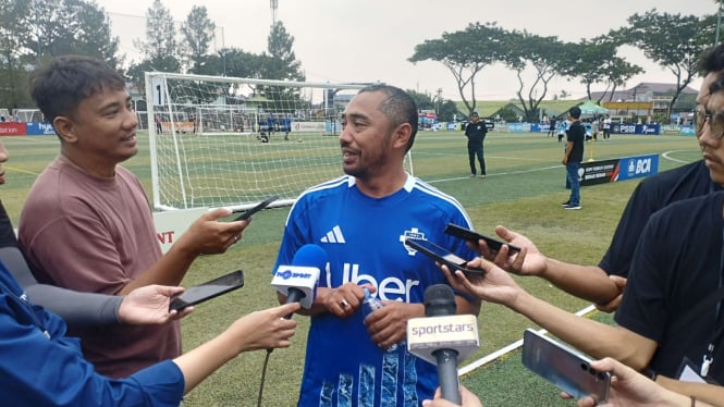 Asisten Pelatih Kepala Milklife Soccer Challenge Asep Sunarya