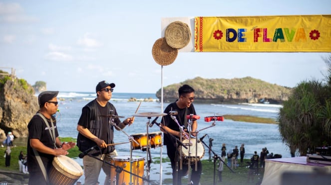 Música en vivo en la playa de Slili en Gunungkidul, Yogyakarta.