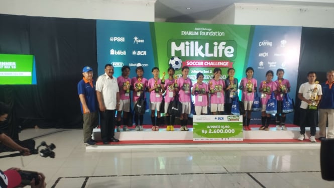 SDN Cinta Kasih Tzu Chi juara U-10 MilkLife Soccer Challenge