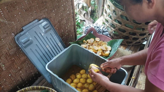 Telur untuk topping nasi tekor