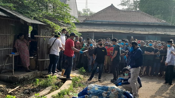 Penemuan jasad wanita terbungkus kasur di tengah jalan kawasan Cikupa, Tangerang