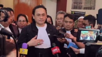 Farhat Abbas Ancam Laporkan Donatur Agus Salim, Ada Apa?