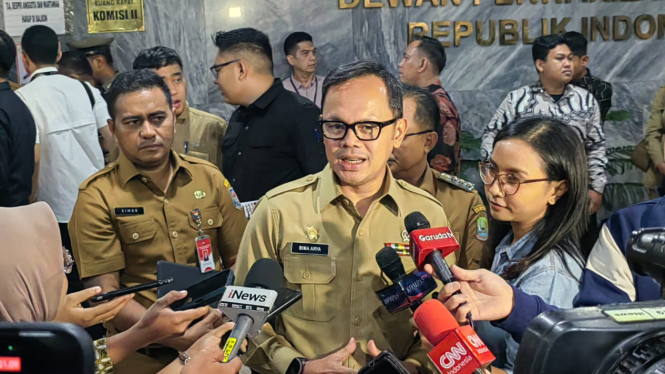 Wamendagri, Bima Arya di Kompleks Parlemen, Senayan, Jakarta Pusat, Senin, 11 November 2024