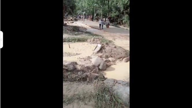 Dampak Banjir Bandang Sijunjung