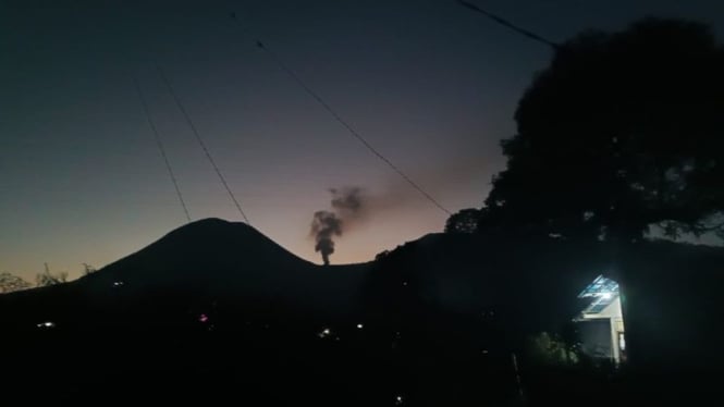 Gunung Lokon di Kota Tomohon dinaikkan statusnya ke Level III atau Siaga setelah terjadi peningkatan kegempaan vulkanik.