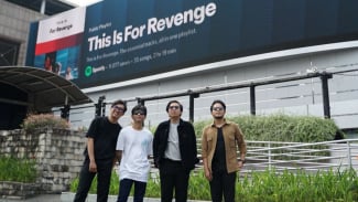 Personel ke-5, For Revenge Puji Penggemar Saat Tampil di Billboard Ratu Plaza