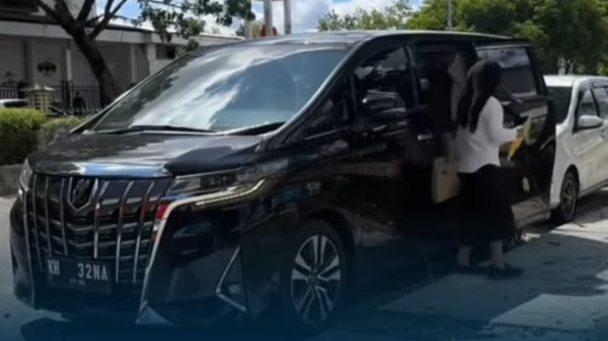 Viral peserta tes CPNS pakai Toyota Alphard