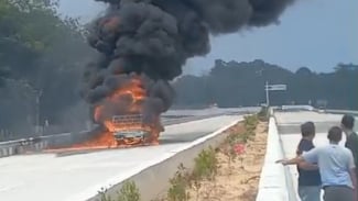 Mobil Pikap Terbakar di Ruas Tol  Jambi-Bayung Lencir, 2 Orang Tewas