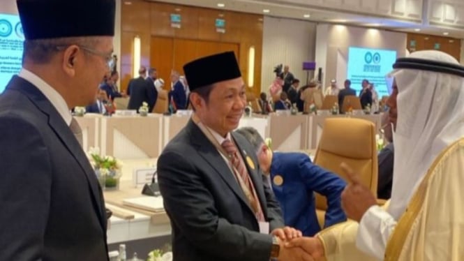 Wakil Menteri Luar Negeri RI Anis Matta (tengah) di sela-sela Pertemuan Persiapan Konferensi Tingkat Tinggi (KTT) Luar Biasa OKI-Liga Arab di Riyadh, Arab Saudi, pada Minggu waktu setempat, 10 November 2024.