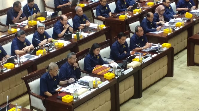 Rapat Kerja Menteri Keuangan Sri Mulyani dan jajarannya bersama Komisi XI DPR RI