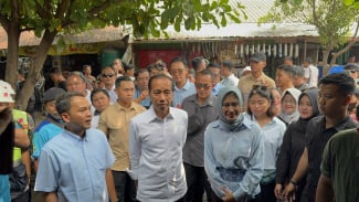 Jokowi dan Kaesang Turun Gunung 'Kampanyekan' Paslon Respati-Astrid di Pasar Klitikan Solo