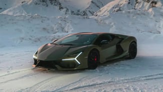 Hotman Paris Terpilih Beli Mobil Terbaru Lamborghini, Harganya Mengejutkan