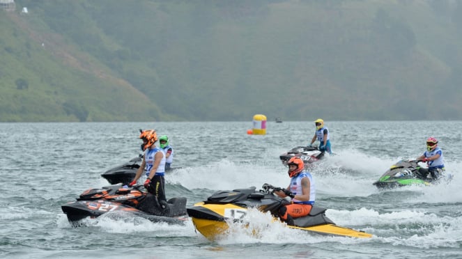     La primera etapa del Campeonato Mundial de Aquabike 2024 fue inaugurada por Karo Regent Kori Sebayar en Sinalsal Beach, Tongging, Karo Regency (doc. del Gobierno Provincial de Sumatra del Norte).