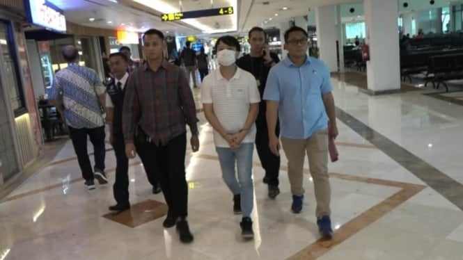 Ivan Sugianto saat ditangkap di Bandara Juanda Surabaya.