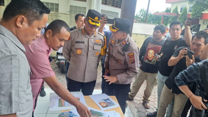 Kapolrestabes Medan Kombes Pol Gidion Arif Setyawan saat memberikan keterangan pers di RS Bhayangkara Medan.(dok Polrestabes Medan)