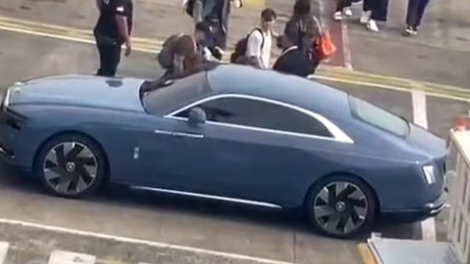 Lisa Blackpink llegó a Yakarta en un Rolls-Royce Spectre