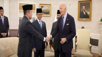 Kunjungan ke AS, Prabowo Kenalkan Menlu Sugiono dan Seskab Mayor Teddy ke Joe Biden