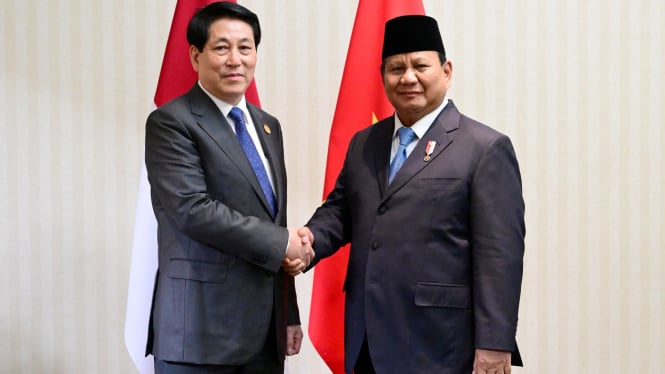 Presiden RI, Prabowo Subianto mengadakan pertemuan bilateral dengan Presiden Republik Sosialis Viet Nam, Luong Cuong (sumber: Biro Pers Sekretariat Presiden)