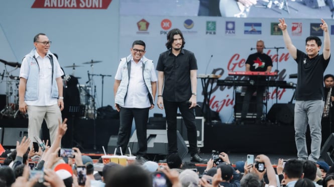 Dewa 19 di Konser Banten Maju Andra Soni - Dimyati Natakusumah.