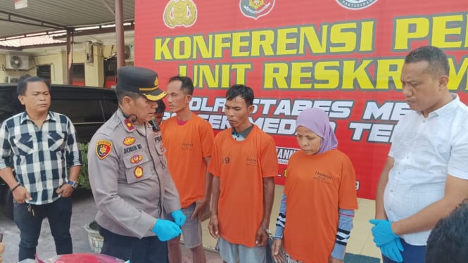 Keempat tersangka saat dihadiri dalam konferensi pers di Markas Polsek Medan Tembung. (dok Polsek Medan Tembung)