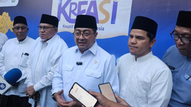 Menteri Ekonomi Kreatif, Teuku Riefky Harsya saat launching program Kreatif Santri Indonesia (Kreasi) di Bireuen, Aceh.