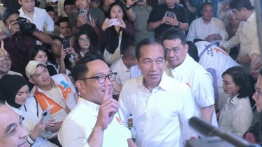 O 7º Presidente da República da Indonésia, Joko Widodo (Jokowi) reuniu-se com o candidato a Governador nº 01 de Jacarta, Ridwan Kamil, na zona central de Jacarta, na noite de segunda-feira, 18 de novembro de 2024.