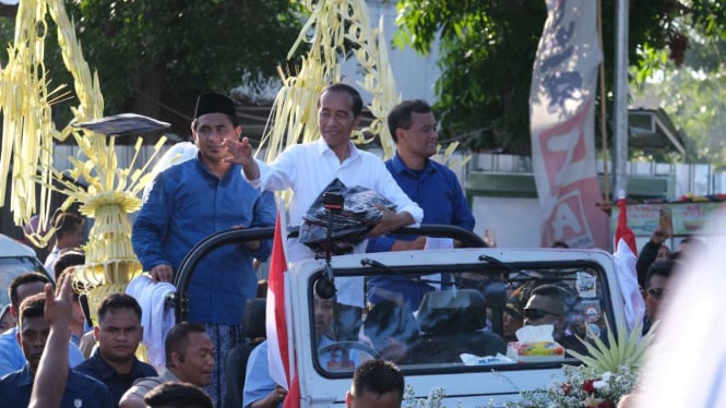 Jokowi Ikut Pawai Bareng Cagub-Cawagub Jateng Ahmad Luthfi dan Taj Yasin (Doc: istimewa)