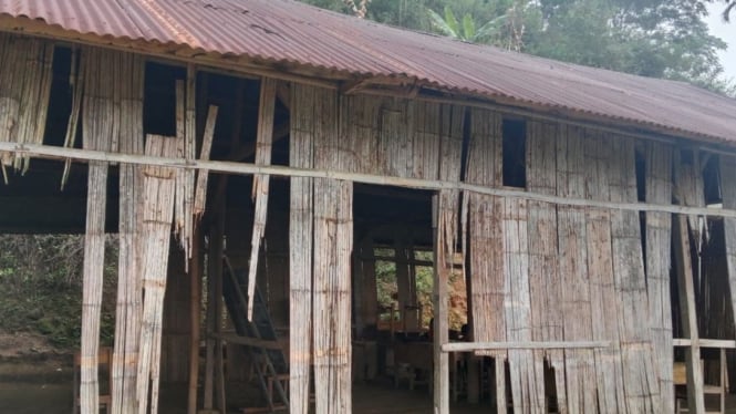 Penampakan Sekolah Reyot Seperti Kandang Hewan di Manggarai Timur.