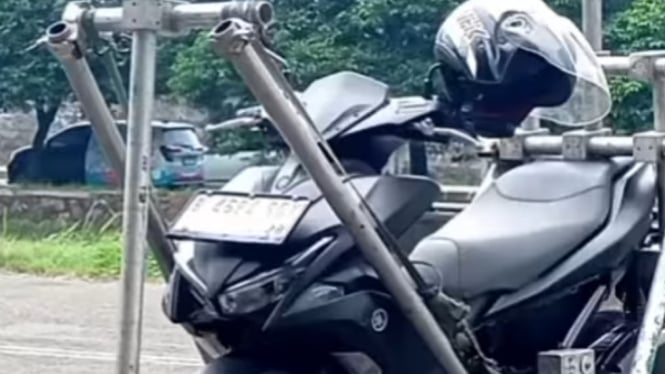 Viral Yamaha Aerox pakai kerangkeng besi