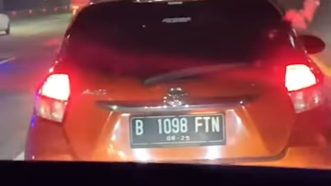 Viral pengguna Toyota Yaris todongkan senjata