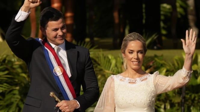 Presiden Paraguay Santiago Pena Bersama Istri (Doc: AP Photo/Jorge Saenz)