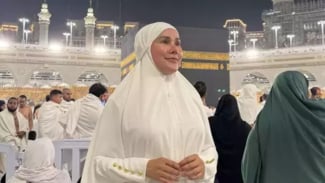 Fakta-fakta Isa Zega, Transgender yang Dikencam Gegara Umroh Gunakan Baju Syar'i