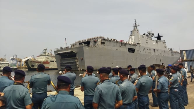 Kedatangan kapal ini menjadi penanda selesainya latihan bersama antara ADF dan Tentara Nasional Indonesia (TNI) yang sebelumnya digelar di Banyuwangi, Jawa Timur.