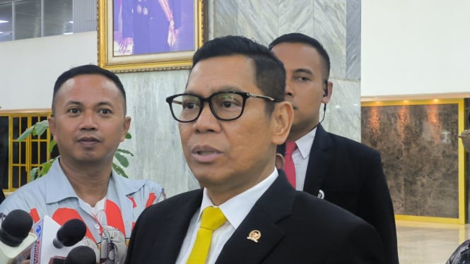 Wakil Ketua DPR dari Fraksi Golkar, Adies Kadir di Kompleks Parlemen, Senayan, Jakarta Pusat, Selasa, 19 November 2024