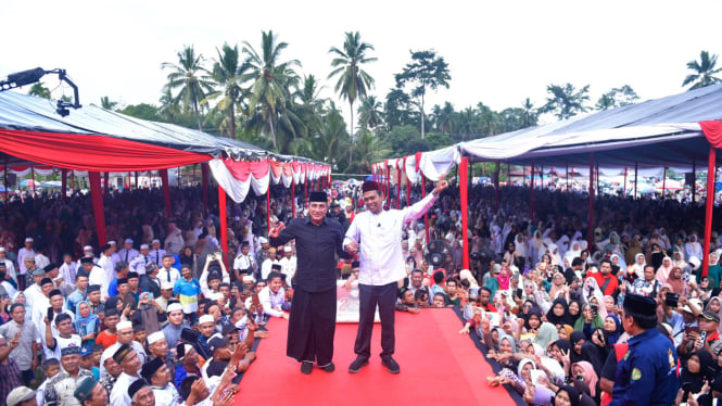 Ustadz Abdul Somad hadir dalam kampanye akbar Edy Rahmayadi-Hasan Basri Sagala di Kabupaten Tapsel.(istimewa/VIVA)