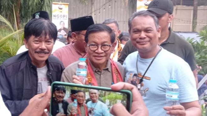 Budi Mulyawan alias Chepy bersama Cagub Jakarta Pramono Anung.