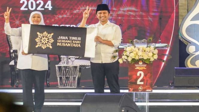 Cagub-cawagub Jatim Khofifah Indar Parawansa-Emil Elestianto Dardak.