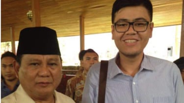 El vicerregente de la costa sur, Nasta Octavian, con Prabowo Subianto