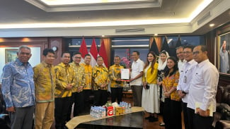 Bahlil serta Jajaran Kepengurusan Partai Golkar Resmi Terima SK dari Kementerian Hukum