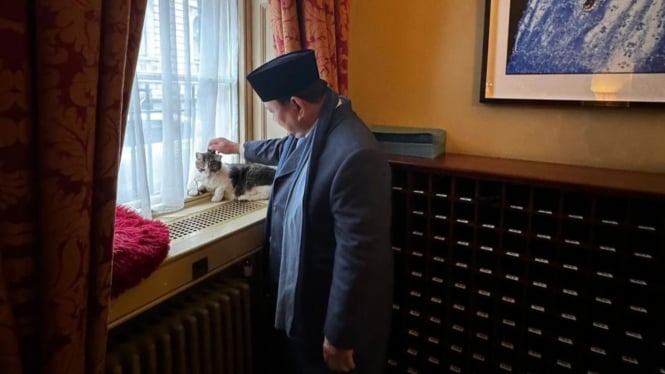 Presiden Prabowo Subianto dan Larry the Cat