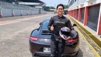 Berawal dari Drag Race, Pembalap Muda Ini Hijrah ke Touring Pakai Porsche