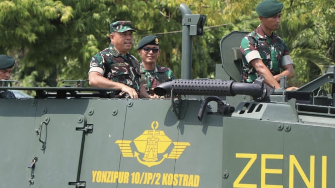 VIVA Militer: Pangkogabwilhan II kunjungi markas Yonzipur 10/JP/2 Kostrad