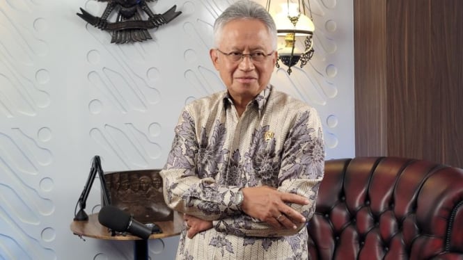 Menteri Pendidikan Tinggi, Sains, dan Teknologi (Mendiktisaintek) Satryo Soemantri Brodjonegoro, saat ditemui di Kantor Kemdiktisaintek, Jakarta, Jumat, 22 November 2024.