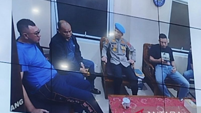 Tersangka penembakan Kasat Reskrim Polres Solok Selatan tak diborgol