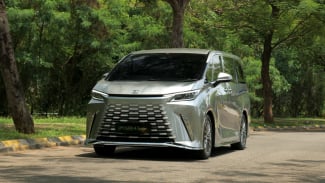 Pilihan Mobil Hybrid Lexus Semakin Banyak